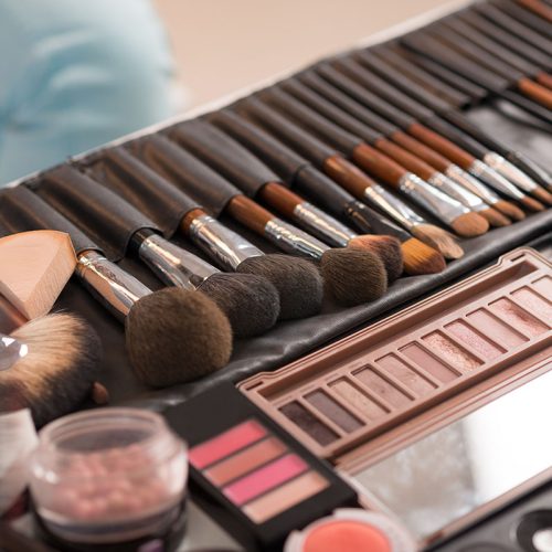 make-up-and-brushes-2021-08-29-04-27-36-utc-copy.jpg